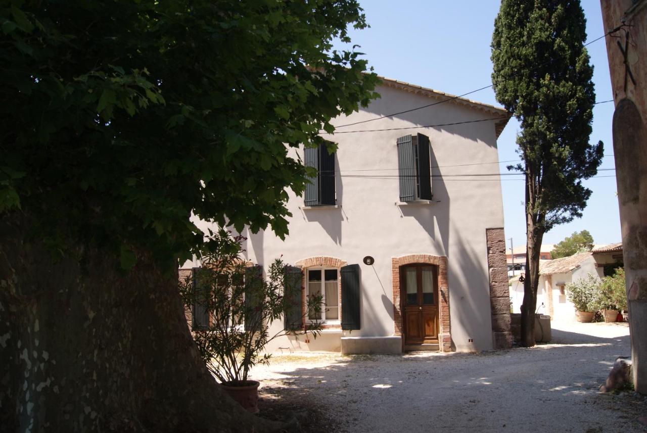 Le Bourguet Bed & Breakfast ซอลลิเอส-ปองต์ ภายนอก รูปภาพ