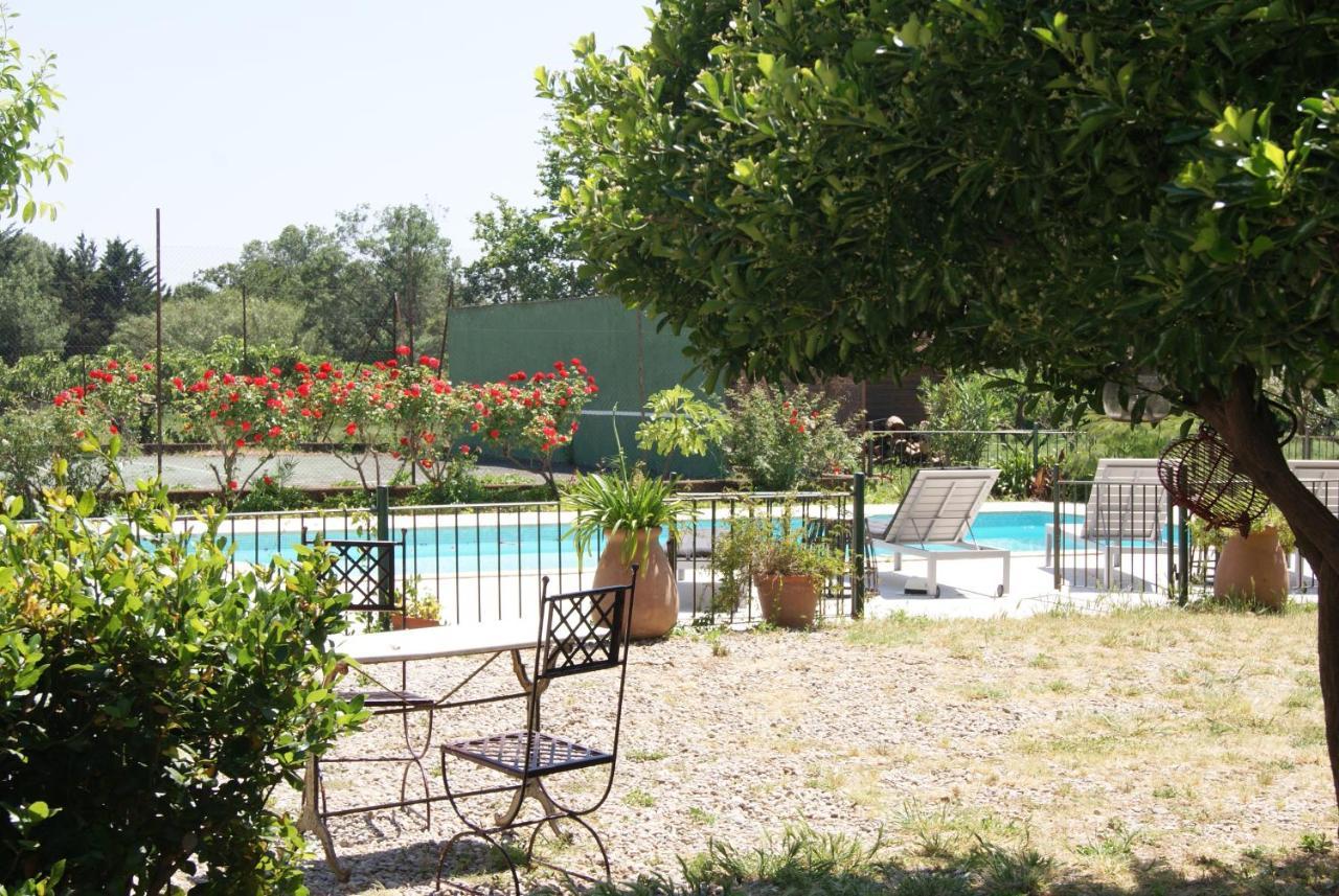 Le Bourguet Bed & Breakfast ซอลลิเอส-ปองต์ ภายนอก รูปภาพ