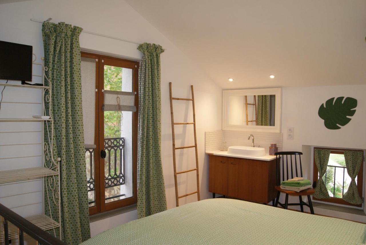 Le Bourguet Bed & Breakfast ซอลลิเอส-ปองต์ ภายนอก รูปภาพ