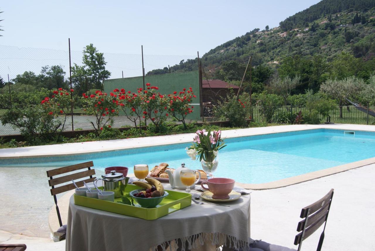 Le Bourguet Bed & Breakfast ซอลลิเอส-ปองต์ ภายนอก รูปภาพ
