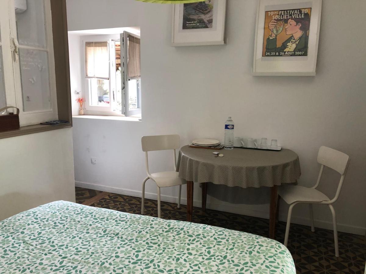Le Bourguet Bed & Breakfast ซอลลิเอส-ปองต์ ภายนอก รูปภาพ
