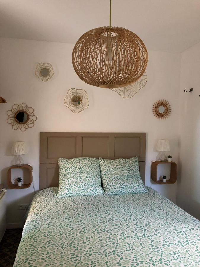 Le Bourguet Bed & Breakfast ซอลลิเอส-ปองต์ ภายนอก รูปภาพ