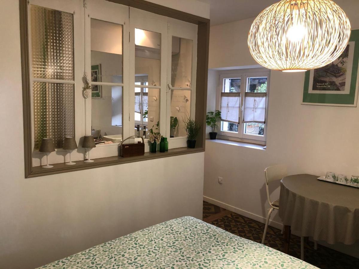 Le Bourguet Bed & Breakfast ซอลลิเอส-ปองต์ ภายนอก รูปภาพ