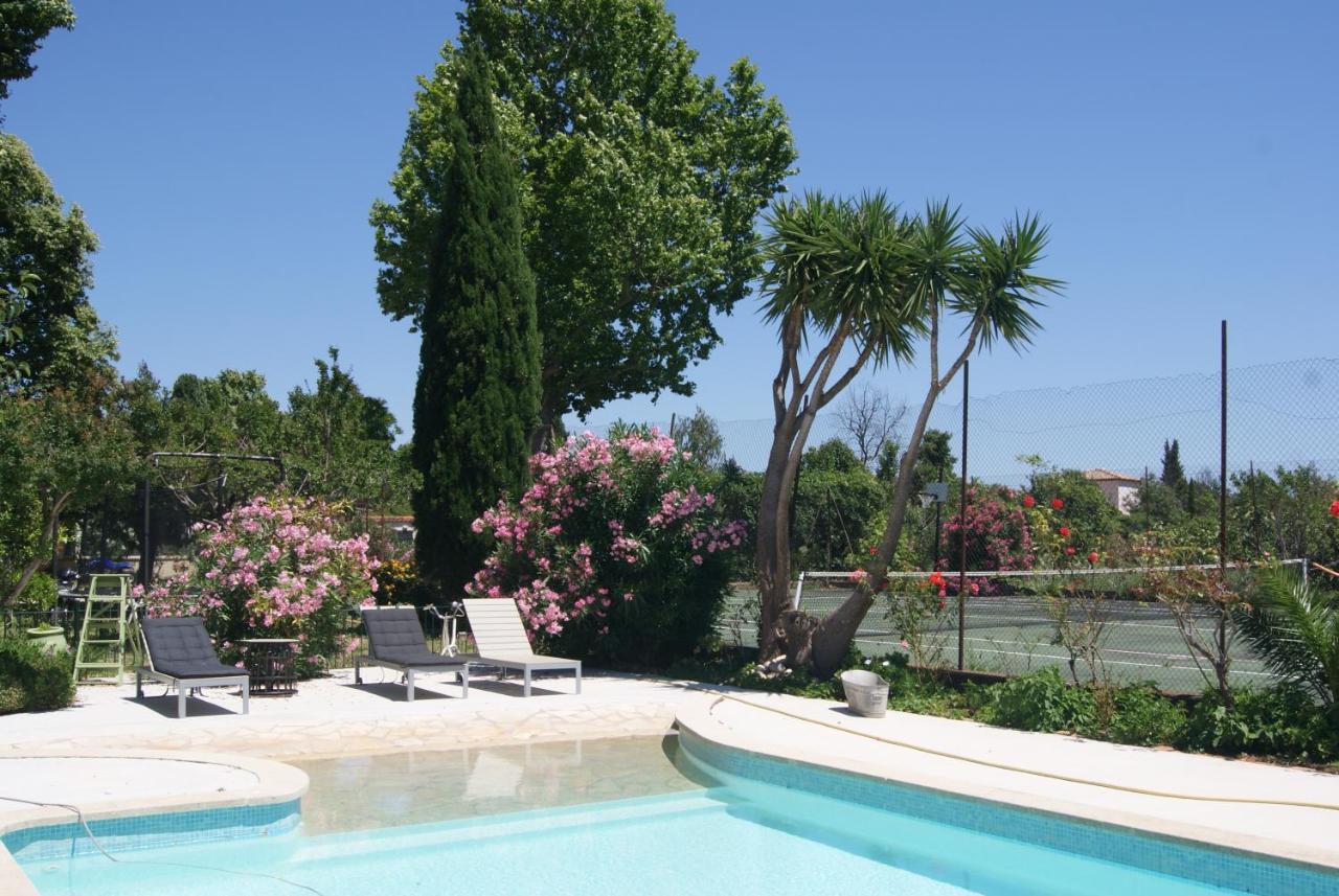 Le Bourguet Bed & Breakfast ซอลลิเอส-ปองต์ ภายนอก รูปภาพ