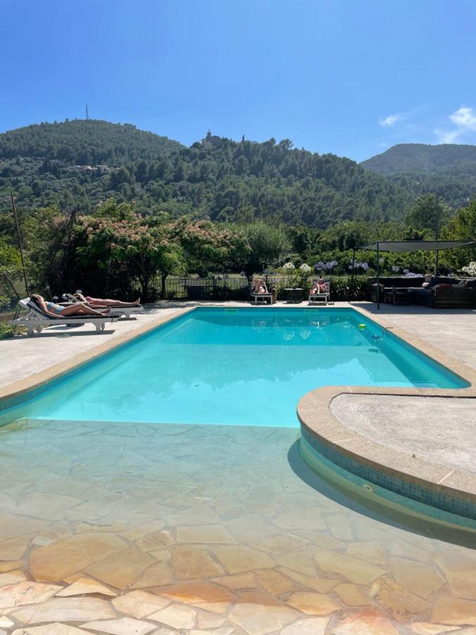 Le Bourguet Bed & Breakfast ซอลลิเอส-ปองต์ ภายนอก รูปภาพ
