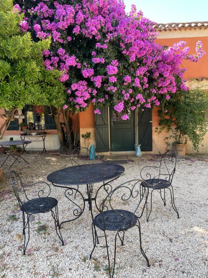 Le Bourguet Bed & Breakfast ซอลลิเอส-ปองต์ ภายนอก รูปภาพ