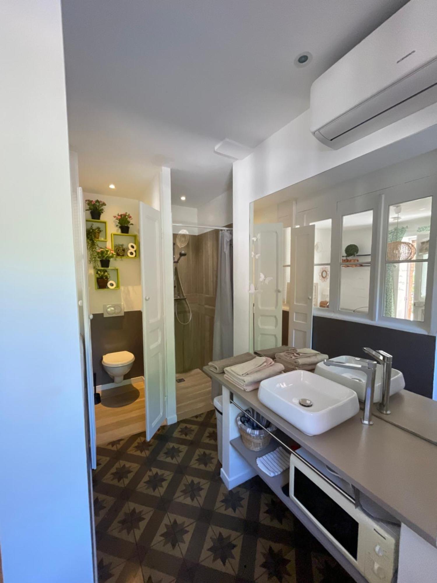 Le Bourguet Bed & Breakfast ซอลลิเอส-ปองต์ ภายนอก รูปภาพ